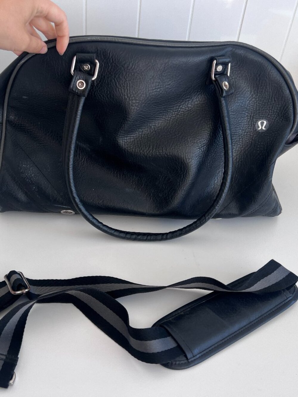 Lululemon Y2K bowling bag in black - Picture 5 of 5